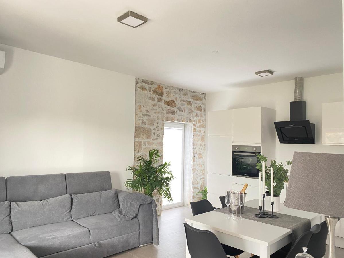 Holiday House Lucia Sukošan Екстериор снимка