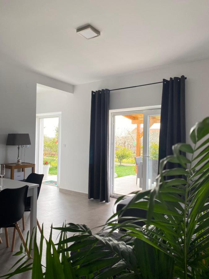 Holiday House Lucia Sukošan Екстериор снимка